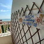 In St. With Terrace Apartamento