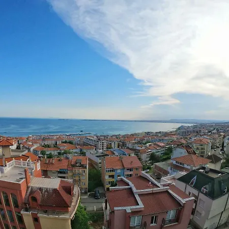 Апартаменты In St. With Terrace Свети-Влас