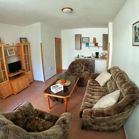 In St. With Terrace Апартаменты *