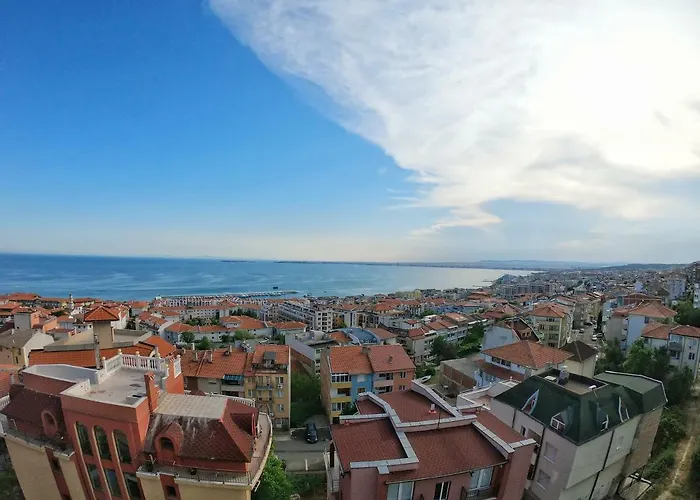 Апартаменты In St. With Terrace Свети-Влас