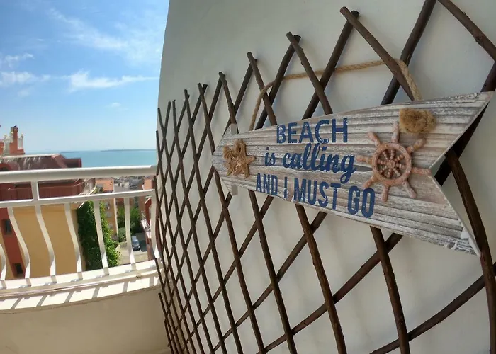 In St. With Terrace Апартаменты