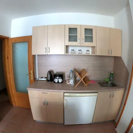 In St. With Terrace Apartman Szveti Vlasz