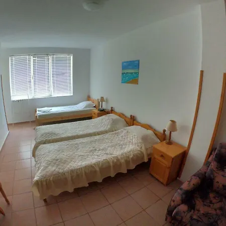 In St. With Terrace Apartman Szveti Vlasz