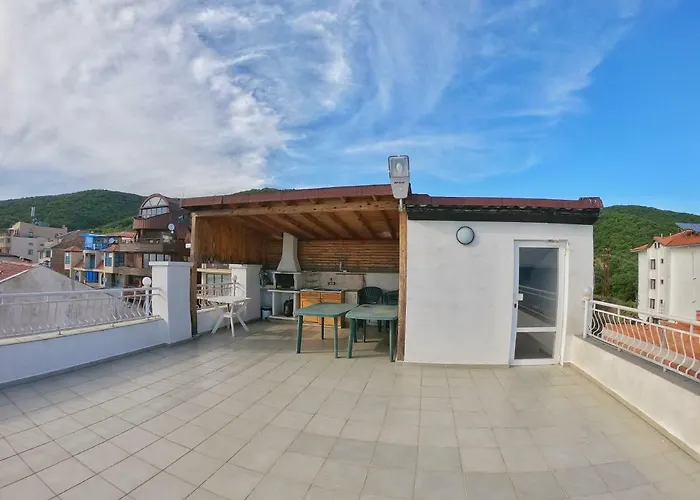 Апартамент In St. With Terrace